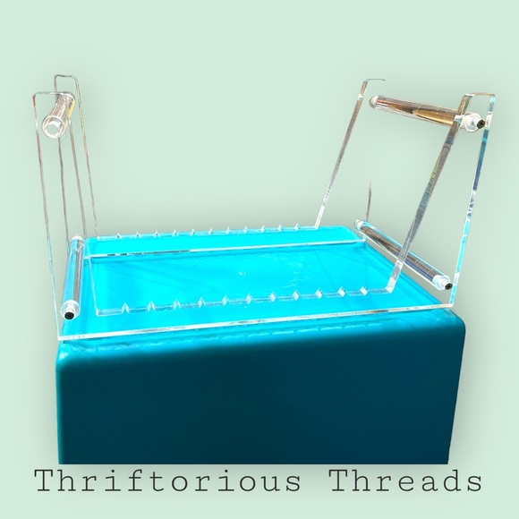 Clear Acrylic Record Stand - Picture 2 of 4